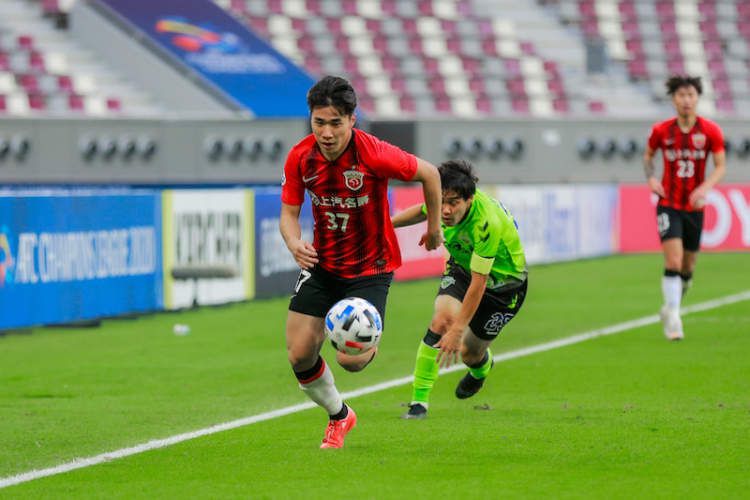 今日焦点战预告16:45 澳超赛场 悉尼FC VS 惠灵顿凤凰 惠灵顿凤凰强势出击能否在客场全身而退？01:30 意甲赛事 那不勒斯 VS 蒙扎 那不勒斯欲在主场迎来反弹重返欧战区!02:45 葡超赛场 本菲卡 VS 法马利卡奥 本菲卡对榜首之位虎视眈眈，法马利卡奥客场之旅恐难以全身而退？03:45 意甲赛事 热那亚 VS 国际米兰 国米已连续多场赛事保持不败，火“热”势头欲继续延续？ 事件那不勒斯后卫纳坦肩膀脱臼，马扎里：队医说他将缺席一个半月那不勒斯主帅马扎里称，后卫纳坦因肩膀脱臼将缺席一个半月时间。